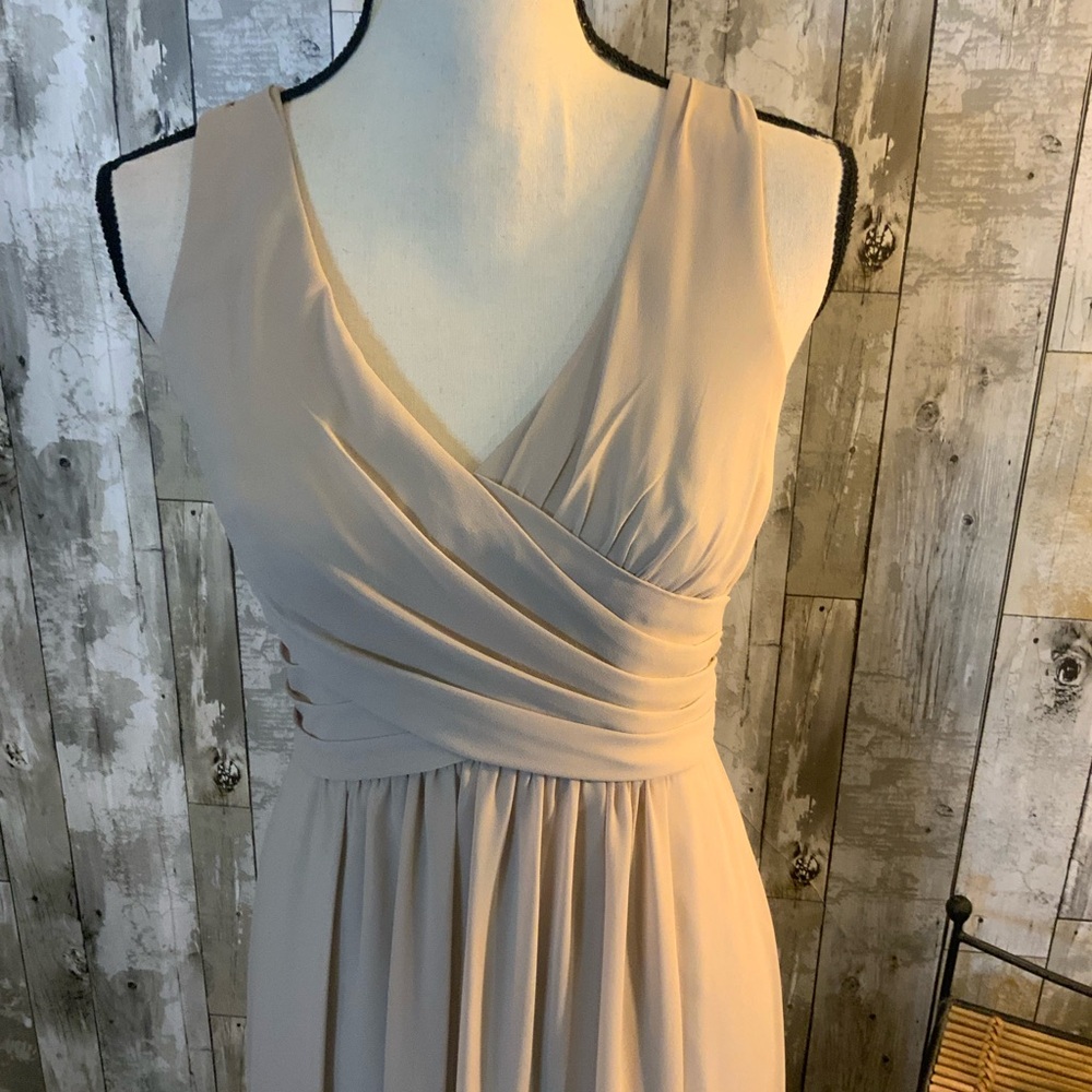 Evening Collective Elegant Beige Evening Gown. Size 4 - Picture 2 of 6